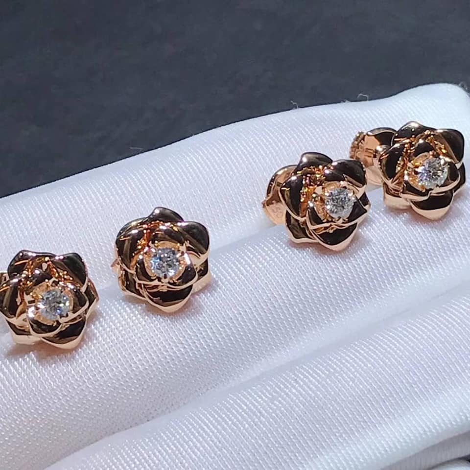 Bông tai vàng hồng với thiết kế hiện đại